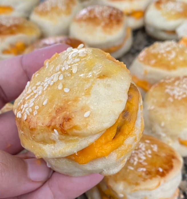 hamburguinho com bacon e catupiry®️